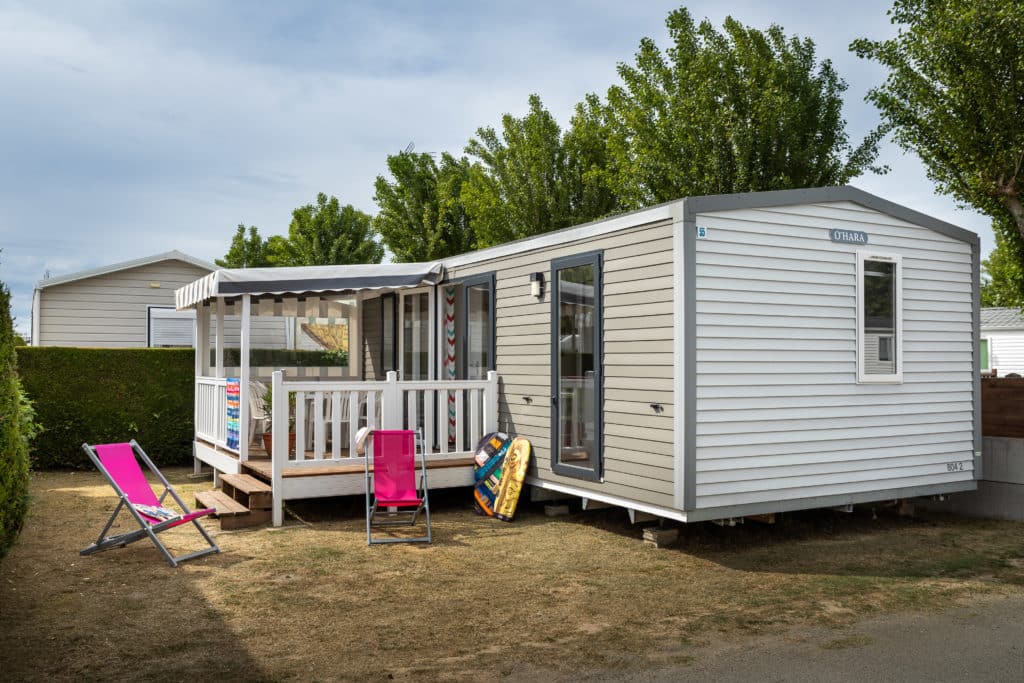 Stacaravan Grand Confort 30m² / 2 kamers met overdekt terras