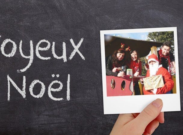 Carte photo de Noël joyeux en famille.